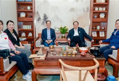 “童心点亮世界：中国童书全球传播峰会--瑞光红枫纳斯达克上市暨全球儿童文学新纪元启动仪式” 在上海举行